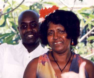 Julio and mother.JPG (13769 bytes)