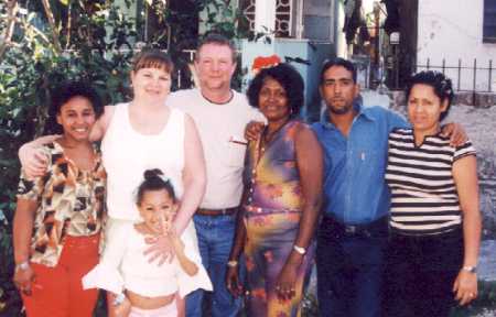 Julio's family.JPG (20287 bytes)